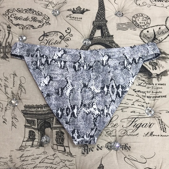 🎁 Chelsea28 Textured Bikini Bottom - Picture 6 of 6